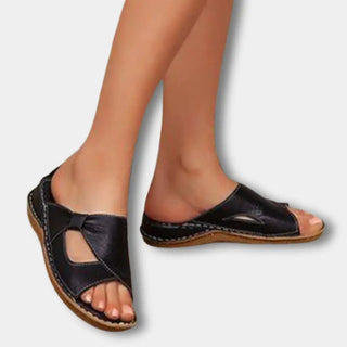 Sandalias cruzadas con costuras visibles – Georgina