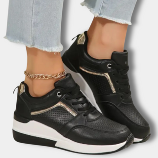 Zapatillas negras detalle dorado Mujer - Teresa
