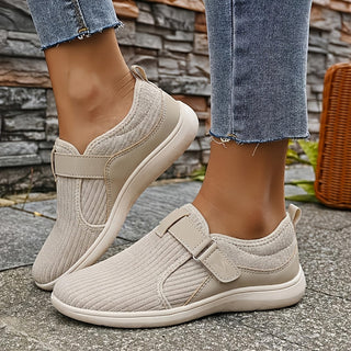 Encarna | Zapatillas de Horma Ancha con Cierre de Velcro para Mujer