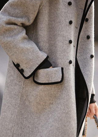 Daphne | Abrigo Gris para Mujer con Cierre Cruzado y Cuello de Solapa
