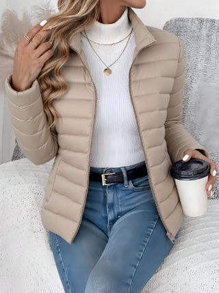 Frieda | Chaqueta Acolchada Entallada con Cuello Alto para Mujer