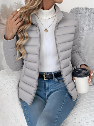 Frieda | Chaqueta Acolchada Entallada con Cuello Alto para Mujer