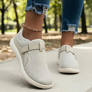 Encarna | Zapatillas de Horma Ancha con Cierre de Velcro para Mujer