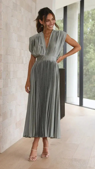 Vestido plisado con escote profundo – Wendy