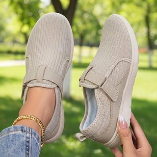 Encarna | Zapatillas de Horma Ancha con Cierre de Velcro para Mujer