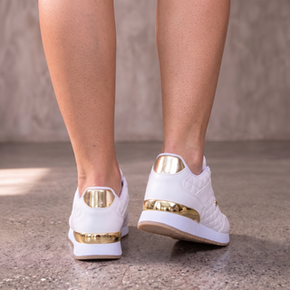 Sorcha | Zapatillas de Mujer a Cuadros con Cordones y Detalles de Corazones