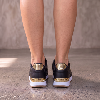 Sorcha | Zapatillas de Mujer a Cuadros con Cordones y Detalles de Corazones