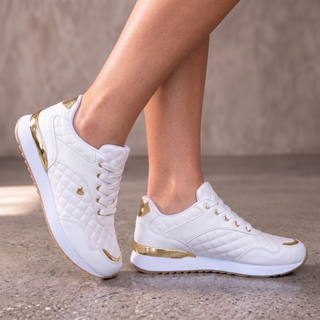 Sorcha | Zapatillas de Mujer a Cuadros con Cordones y Detalles de Corazones